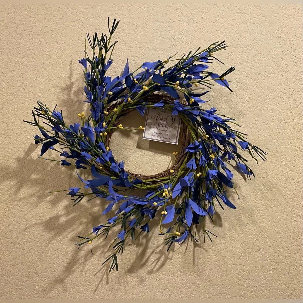 Floral living ❤️ ❤️ Periwinkle, Yellow Forsythia Bud Wreath 12” NWT